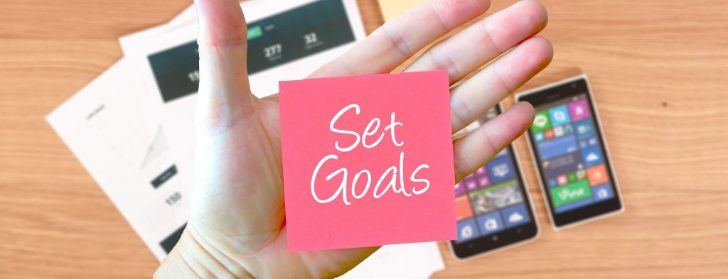 Sticky note with "set goals" on top