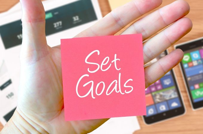 Sticky note with "set goals" on top